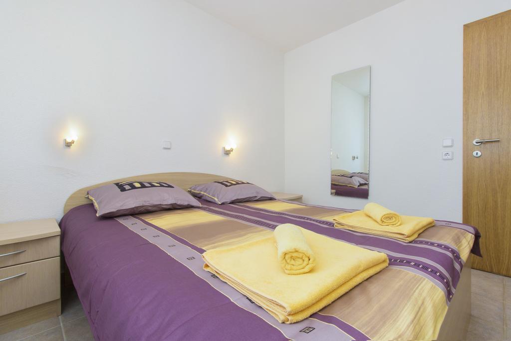 Apartments Zoran Pirovac Exterior foto