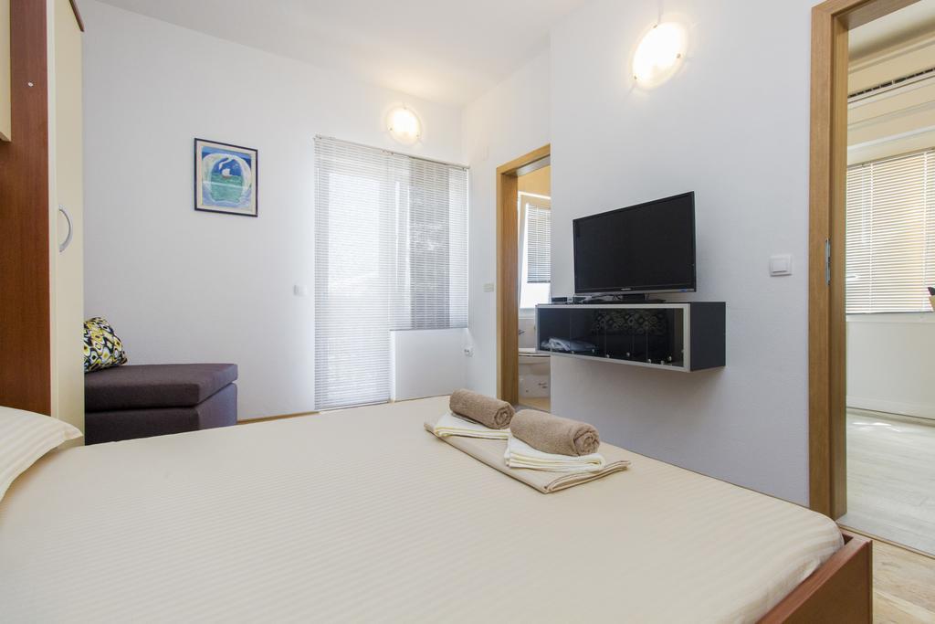 Apartments Zoran Pirovac Exterior foto